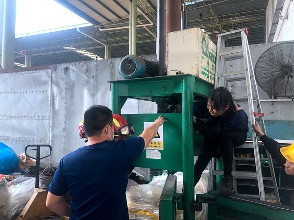 消防員援救現場 消防員援救現場